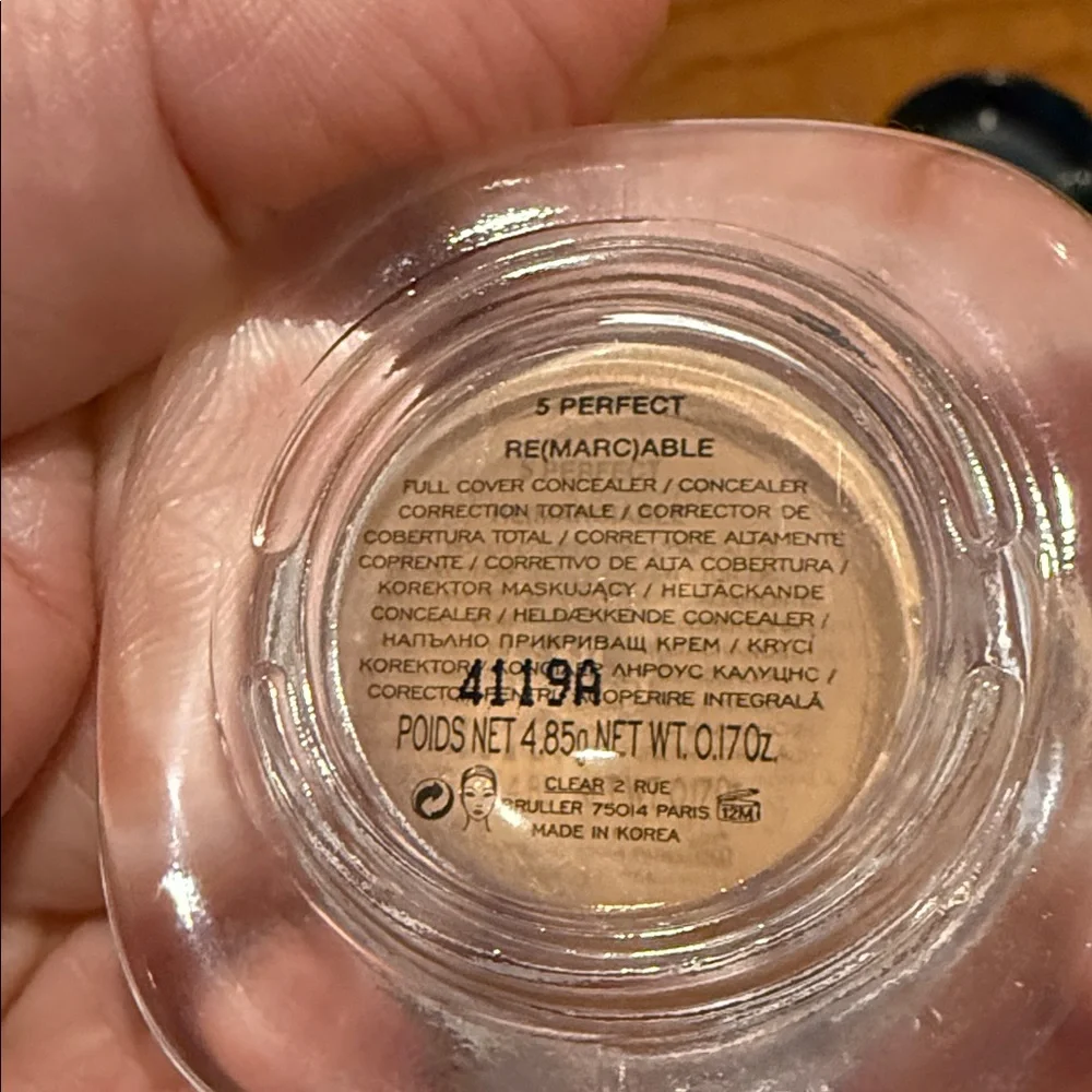 Marc Jacob’s Remarkable Concealer - Picture 3 of 5